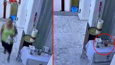 Escándalo en una iglesia de Veracruz_ Mujer roba vino de consagrar y se vuelve viral