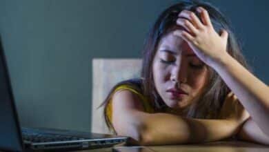 Contratan a hackers para espiar a sus parejas, terminaron estafados