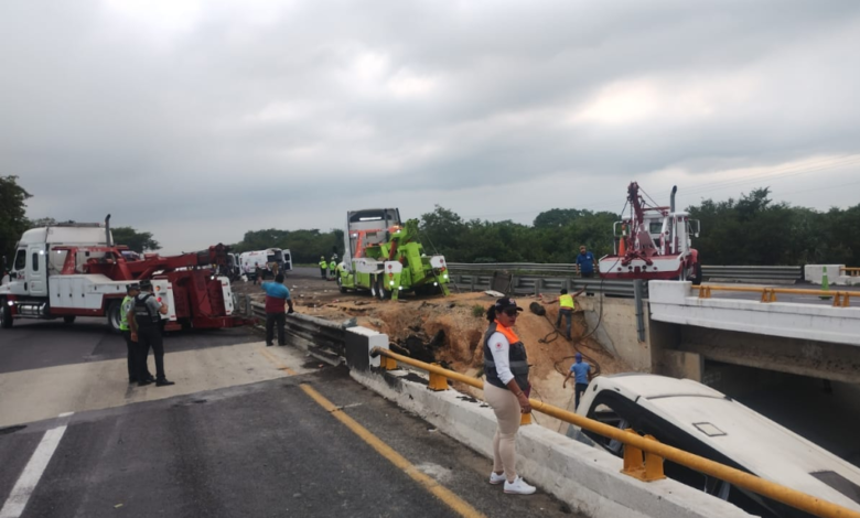 Accidente en autobús deja 5 fallecidos y más de 50 heridos en Veracruz