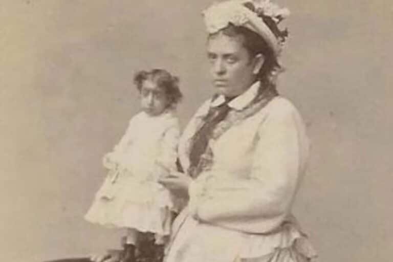 La niña más bajita del mundo.