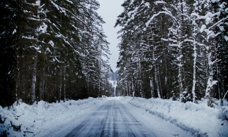 Nevada intensa en carreteras de la Sierra llamado urgente a precauciones