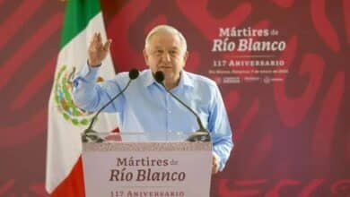 En qué consisten las dos iniciativas de reforma de AMLO