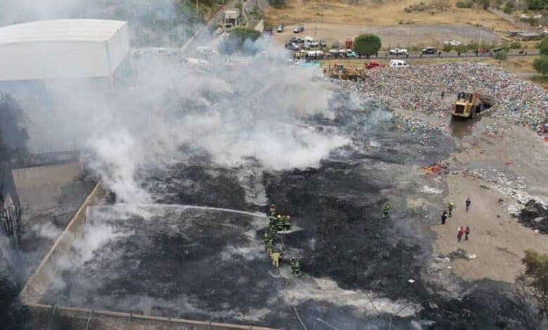 Controlan incendio en recicladora de Valle de Chalco