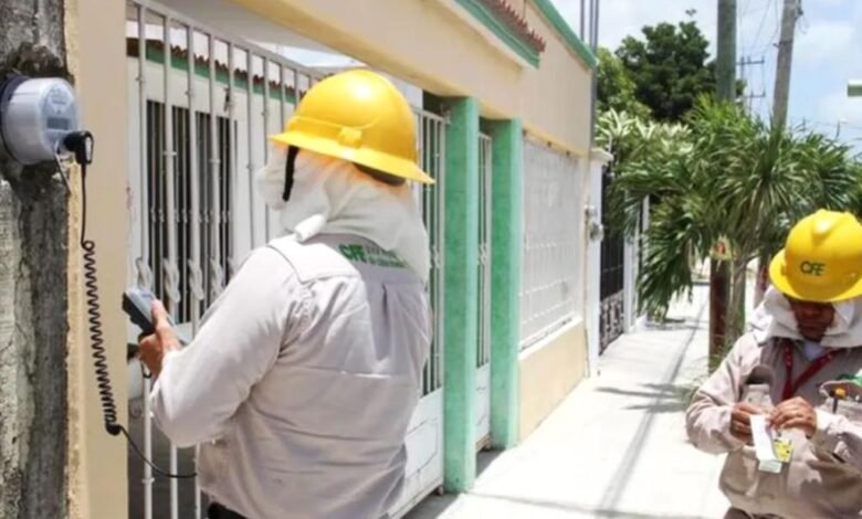 Advierten sobre estafadores que se hacen pasar por trabajadores de la CFE en Veracruz