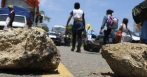 Bloqueo de carretera 150 México-Veracruz por pobladores de Nicolás Bravo