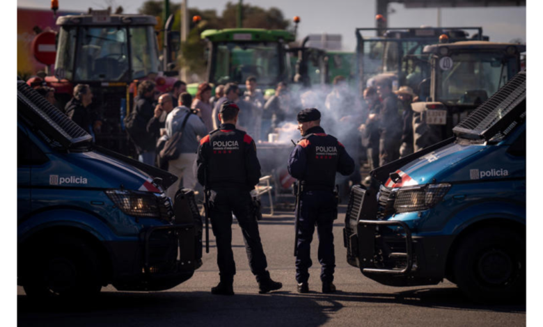 Estalla huelga de agricultores en España, se reportan cierres de carreteras