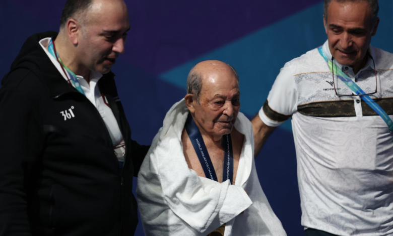 Taghi Askari, clavadista de 100 años sorprende en el Mundial de Natación Doha 2024