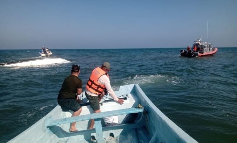 Se hunde yate con 10 personas a bordo en Boca del Río