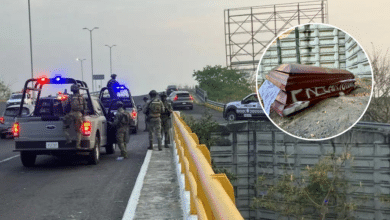 Video: Dejan un ataúd en el Puente J.B. Lobos de Veracruz, buscan concientizar a conductores