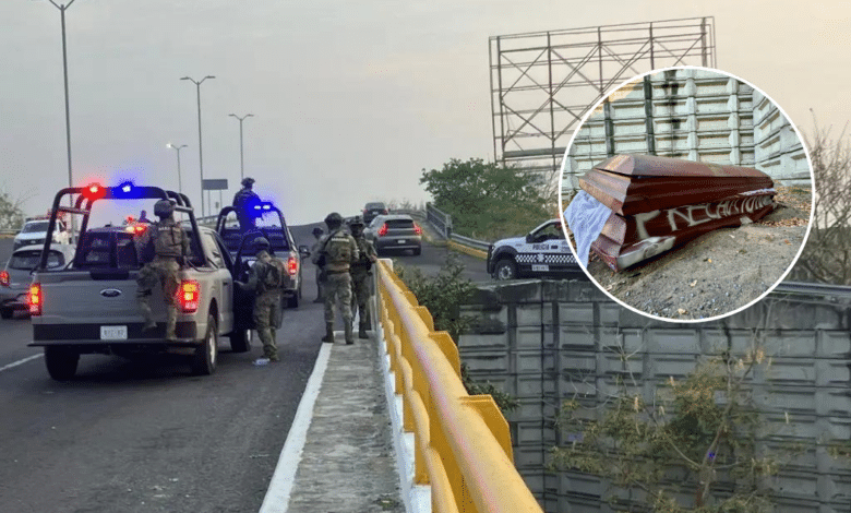 Video: Dejan un ataúd en el Puente J.B. Lobos de Veracruz, buscan concientizar a conductores