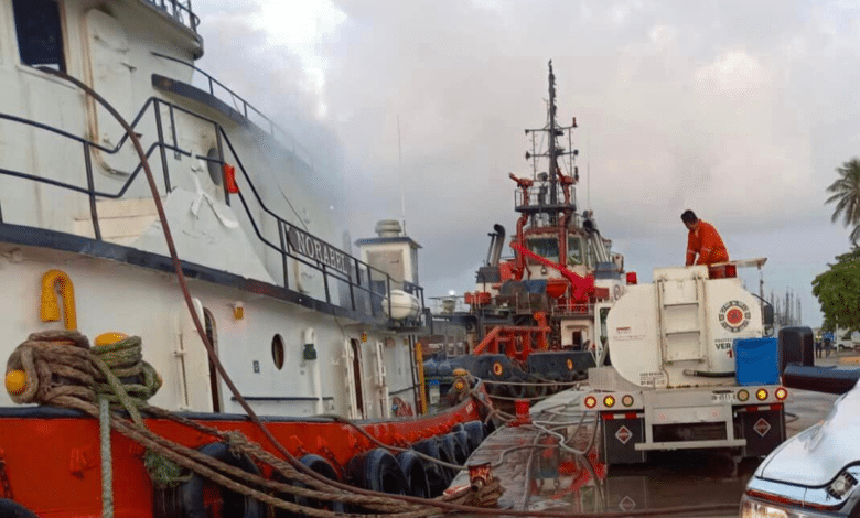 Ahora, se registra incendio de un barco remolcador en Alvarado