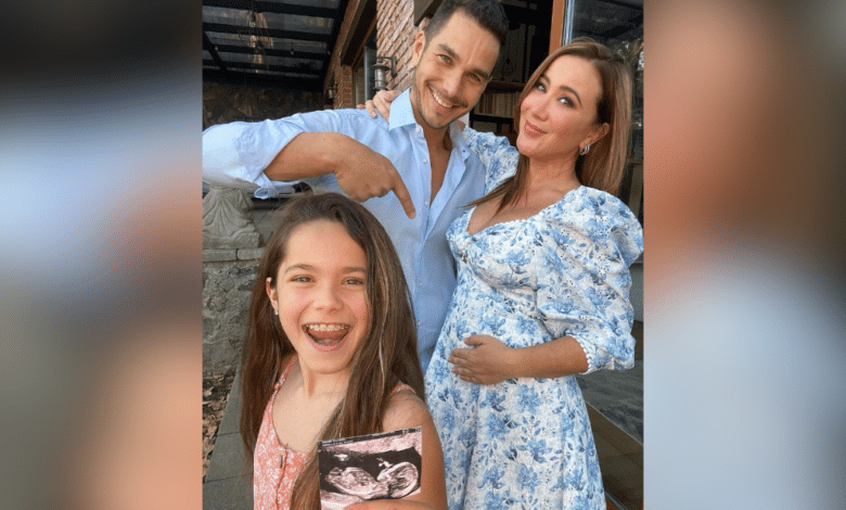 Mariazel anuncia con foto familiar que está embarazada