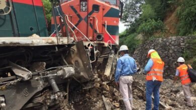 Tren del Istmo suspende labores por descarrilamiento en Coatzacoalcos