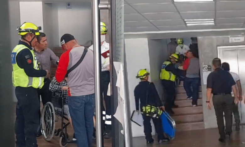 Pareja se queda atrapada en elevador de Procuración de Justicia en Orizaba