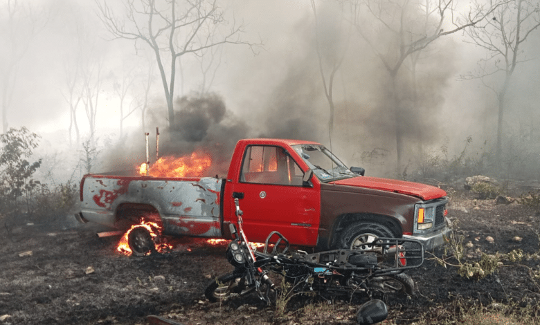 Incendio en corralón consume varios vehículos en Emiliano Zapata, Veracruz