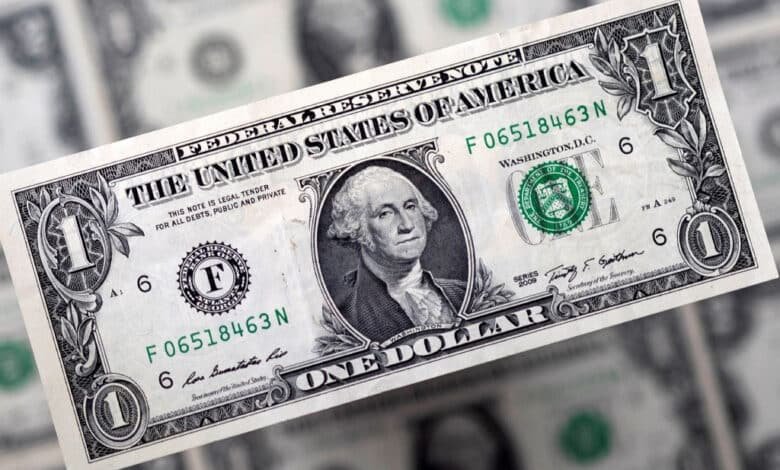 Dólar abre en 17.16 pesos al mayoreo este viernes