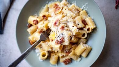 Pasta a la carbonara con pollo; una deliciosa receta clásica