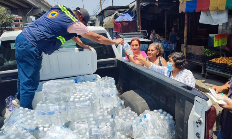 Instalan puntos de hidratación en Poza Rica tras la fuerte ola de calor
