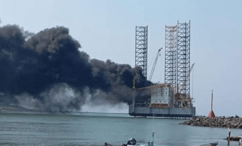 Se incendia plataforma petrolera en Veracruz por altas temperaturas