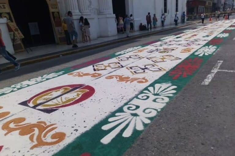 Veracruz conmemora 500 Años de evangelización con tapete artesanal