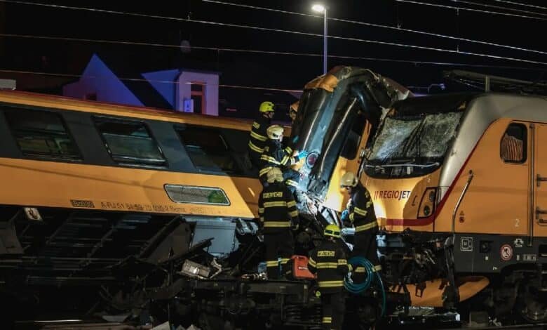 Colisión de trenes en República Checa deja cuatro muertos y heridos