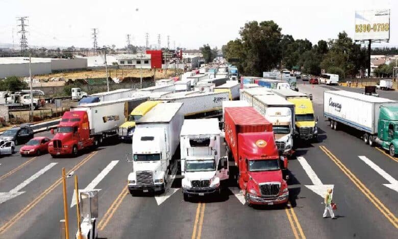 Transportistas cancelan en algunos puntos el paro de este viernes