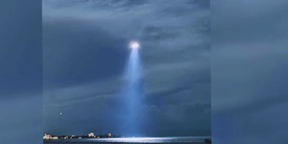 Fotografía de extraña luz en Playas de Veracruz causa sensación en redes