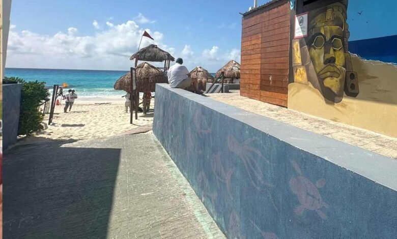 Inicia el repunte de turistas en Cancún, playas libres de sargazo