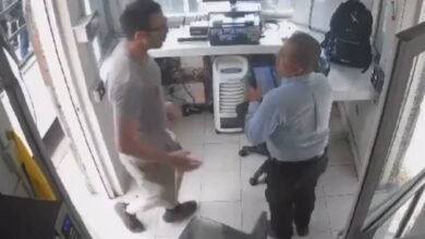 Video. Otra vez en Nuevo León, sujeto agrede a golpes a guardia de seguridad en San Pedro Garza