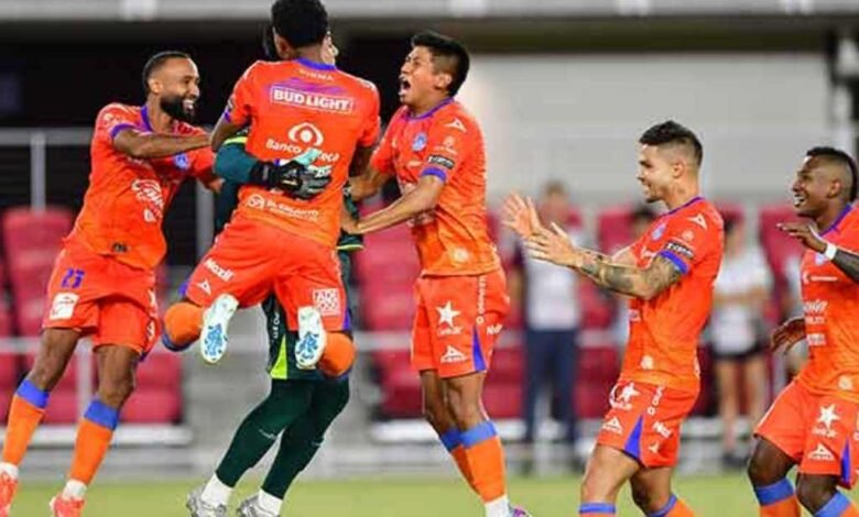 Salinas Pliego presume a equipos que "sacan la cara" por Liga MX