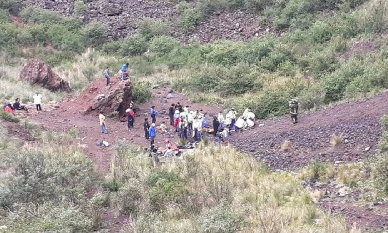 Rescatan a hombre tras caer al cráter del volcán inactivo Xitle