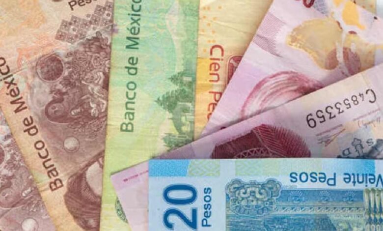 Peso liga tres meses de pérdidas frente al dólar en agosto