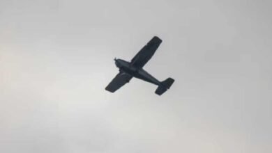 Avioneta se estrella contra una vivienda en Oregón y provoca incendio