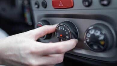 ¿Cómo usar el "mini refrigerador" que tiene tu auto y no sabías?