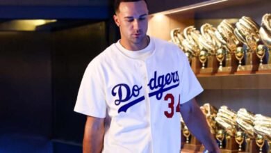 El abridor de los Dodgers, Jack Flaherty, luce franela de Valenzula