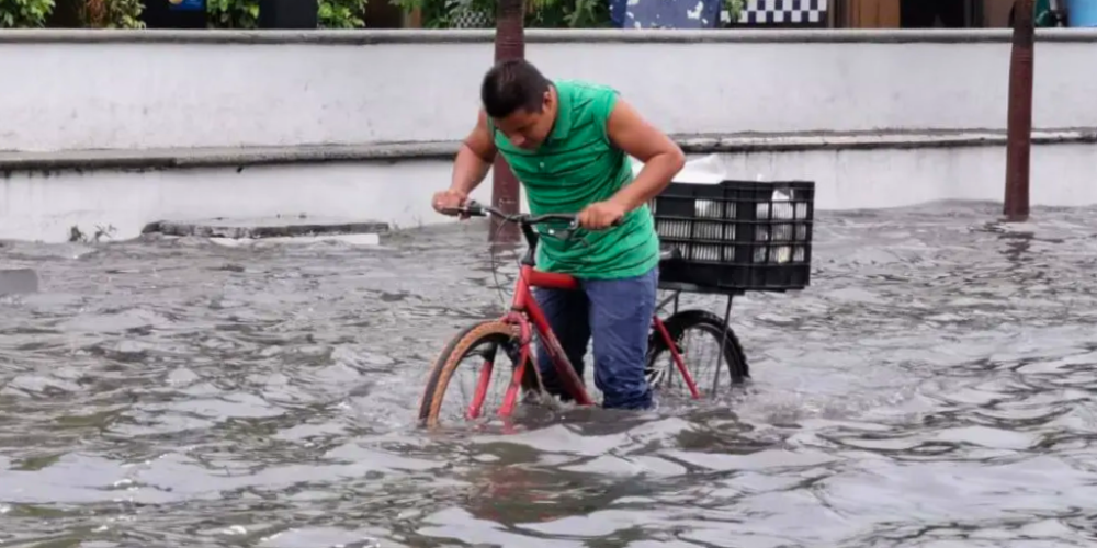 Puentes aéreos siguen activos en el sur de Veracruz