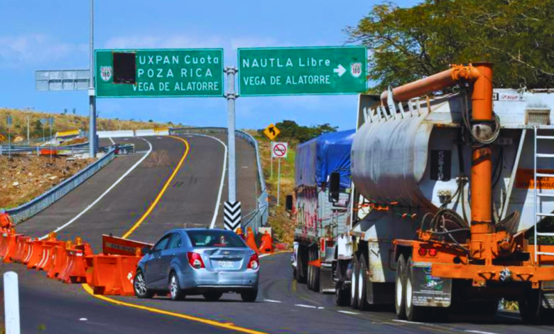 Reabren autopista Poza Rica-Veracruz tras reparación de socavón