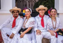 Esta es la historia y significado del traje típico jarocho