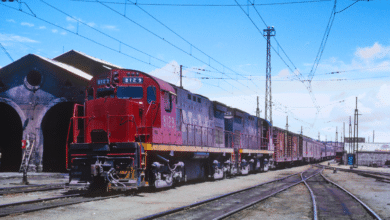 Locomotora impacta y arrastra vehículo en Veracruz; conductor resulta ileso