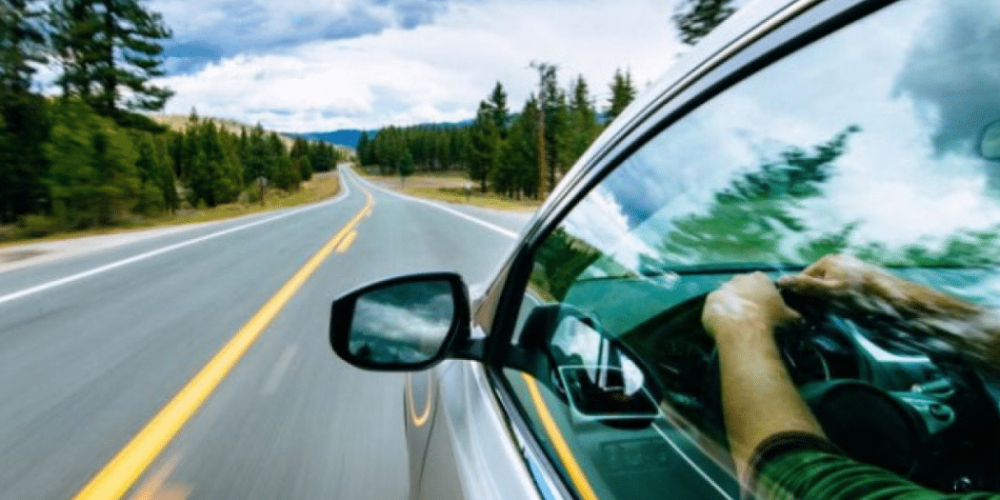 ¿Viajas en carretera? Revisa esto en tu auto antes de salir