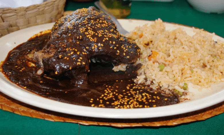 Así es como se prepara el famoso mole de Xico