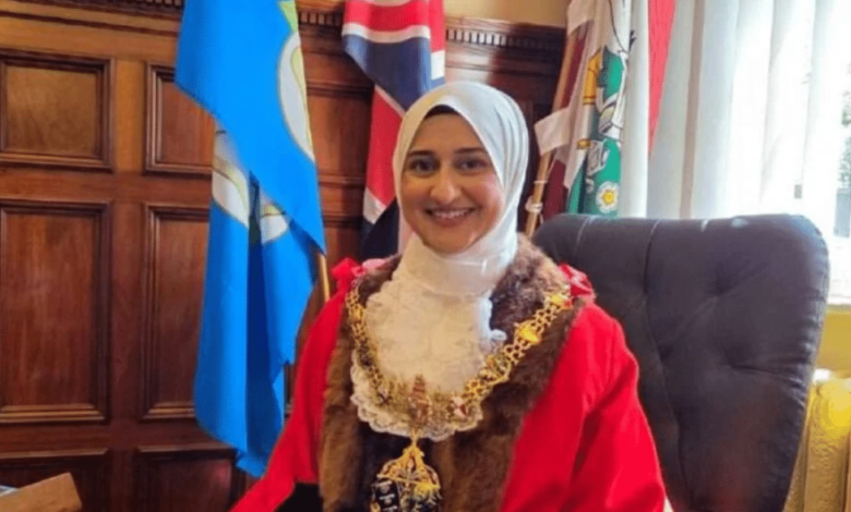 Nombran a mujer musulmana como alcaldesa en ciudad de Reino Unido