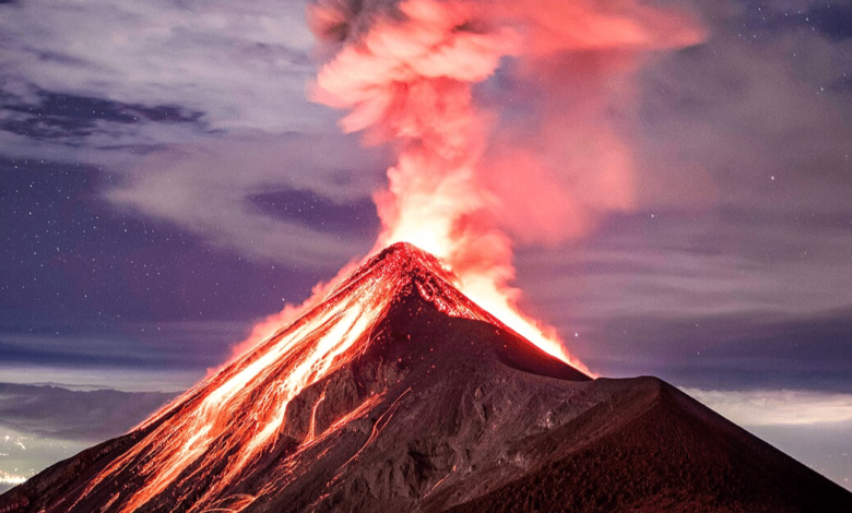 Alerta por el Volcán de Fuego evacúan a más de 500 personas en Guatemala (Foto por Wikipedia)