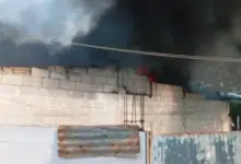 Bomberos de Huejutla apagan incendio en bodega de Veracruz