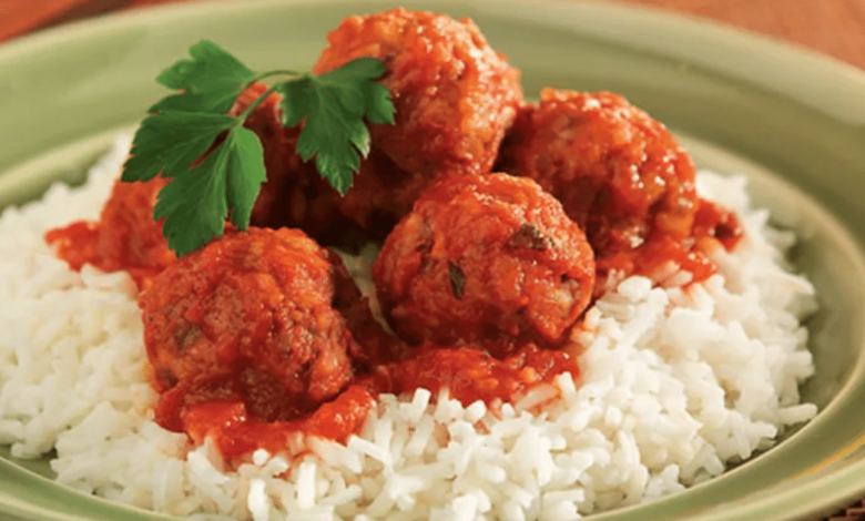 Consiente a papá con un platillo casero Albóndigas en salsa de jitomate con arroz blanco (Foto por LM Neuquen)
