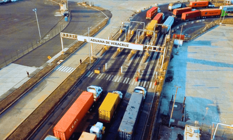 Largas filas en aduana de Veracruz afectan a transportistas
