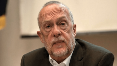 Preocupación en Banxico Heath prevé nuevo recorte de tasas pese a inflación persistente (Foto por Forbes)