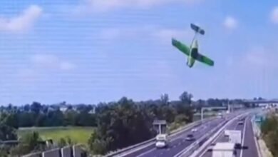 Accidente de avioneta en Italia provoca incendio en autopista