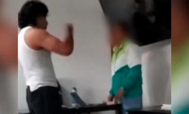 Alumno agrede a su maestro en plena clase en universidad de Tulancingo