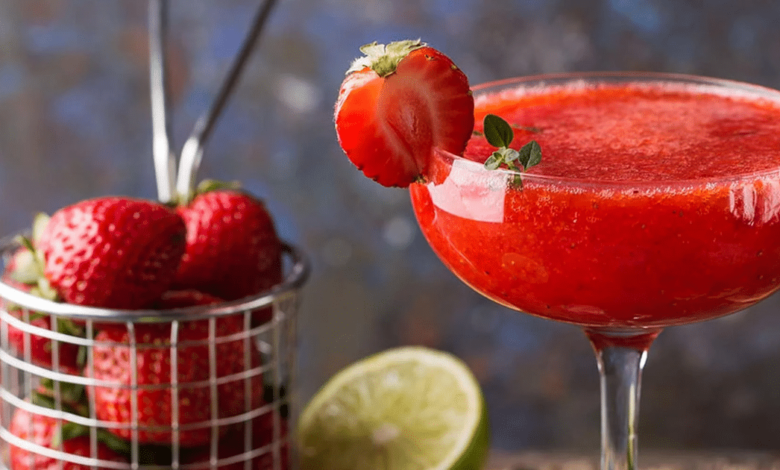Daiquiri de fresa un cóctel refrescante y fácil de preparar en casa